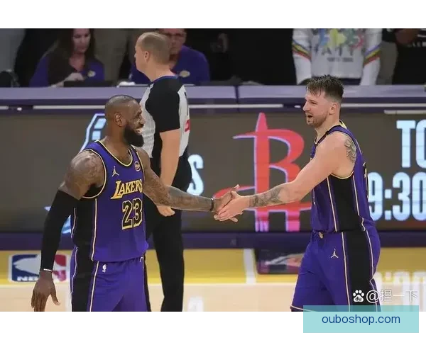 快船与湖人激烈对决精彩瞬间回顾与赛场分析